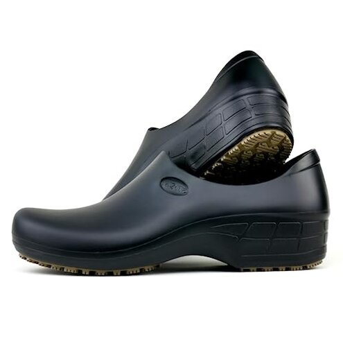 Sticky Nursing Shoes Sizing Issues — Buyer’s Review