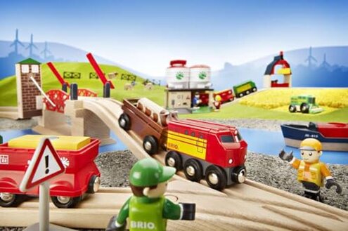 BRIO World Lifting Bridge - Moveable Wooden Train Accessory - FSC-Certified - Compatible with All BRIO Railway Sets - Includes 1 Lift & 2 Tracks - Creative Fun & Development - Kids Ages 3 & Up