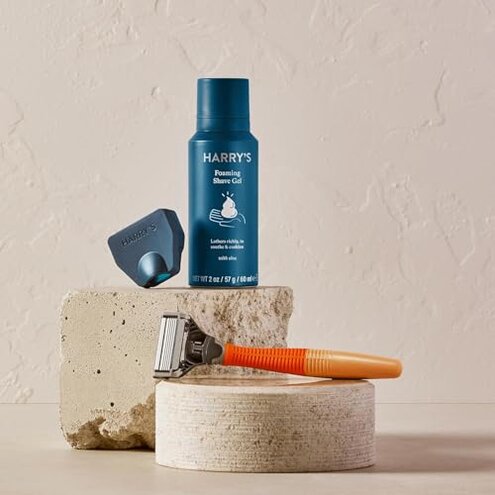Harry's Original Shaving Kit for Men - Razor Handle, 15 Razor Blade Refills, and Travel Blade Cover - German Engineered - Orange