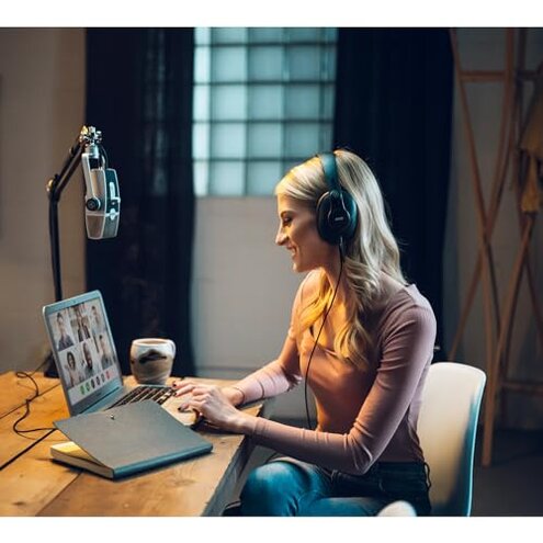 AKG Pro Audio Lyra Ultra-HD, Four Capsule, Multi-Capture Mode, USB-C Condenser Microphone for Recording and Streaming with Pop Filter, Extension USB Cable, and 4-Port USB Hub Bundle