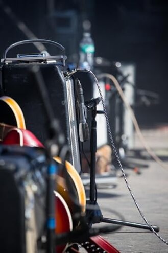 Sennheiser Professional e 609 Silver Super-Cardioid Instrument Microphone,Wired, Wireless