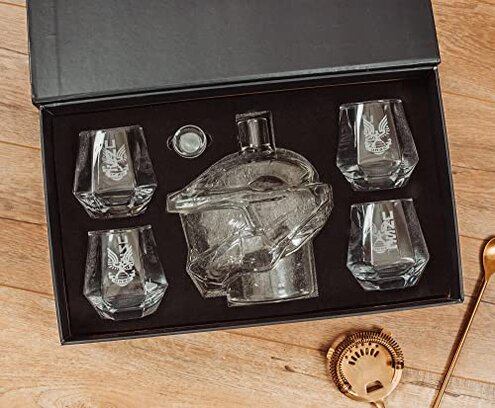Halo Infinite Master Chief Helmet 6-Piece Whiskey Decanter Set with Glasses